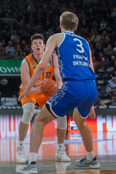 更需要谨慎 更需要谨慎